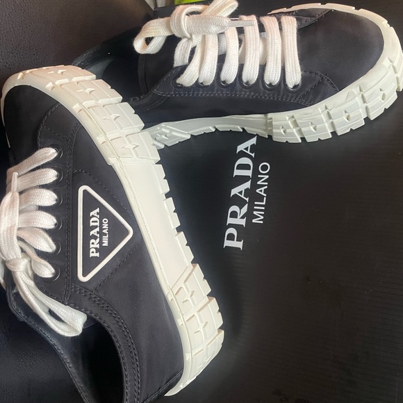 PRADA 🥰🥰Like new Prada platform shoes - Picture 2 of 4